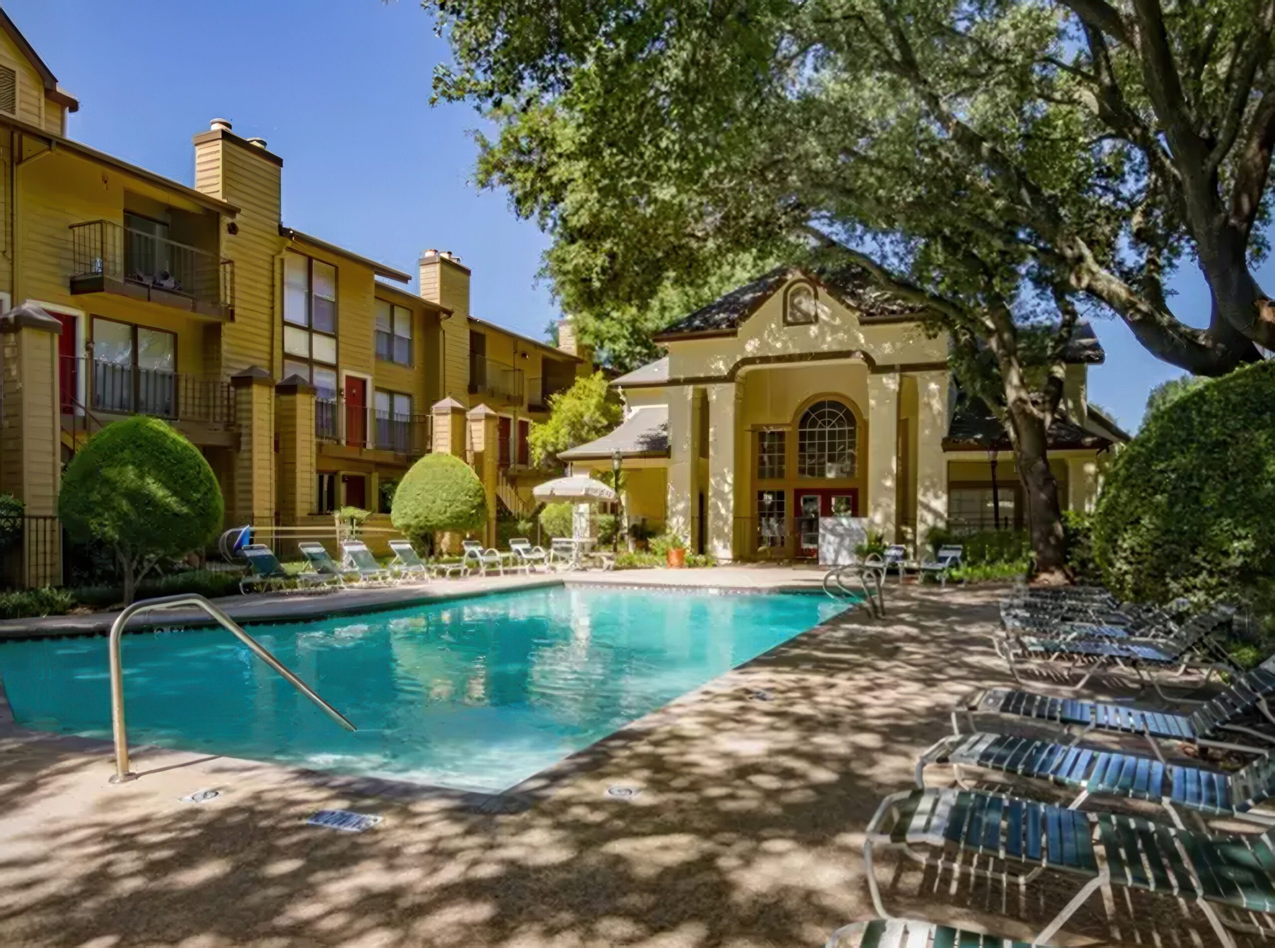 Regal Court Apartments exterior in Dallas.