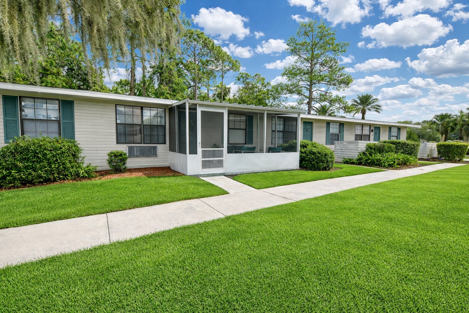 JaxBay Apartments courtyard in Jacksonville.
